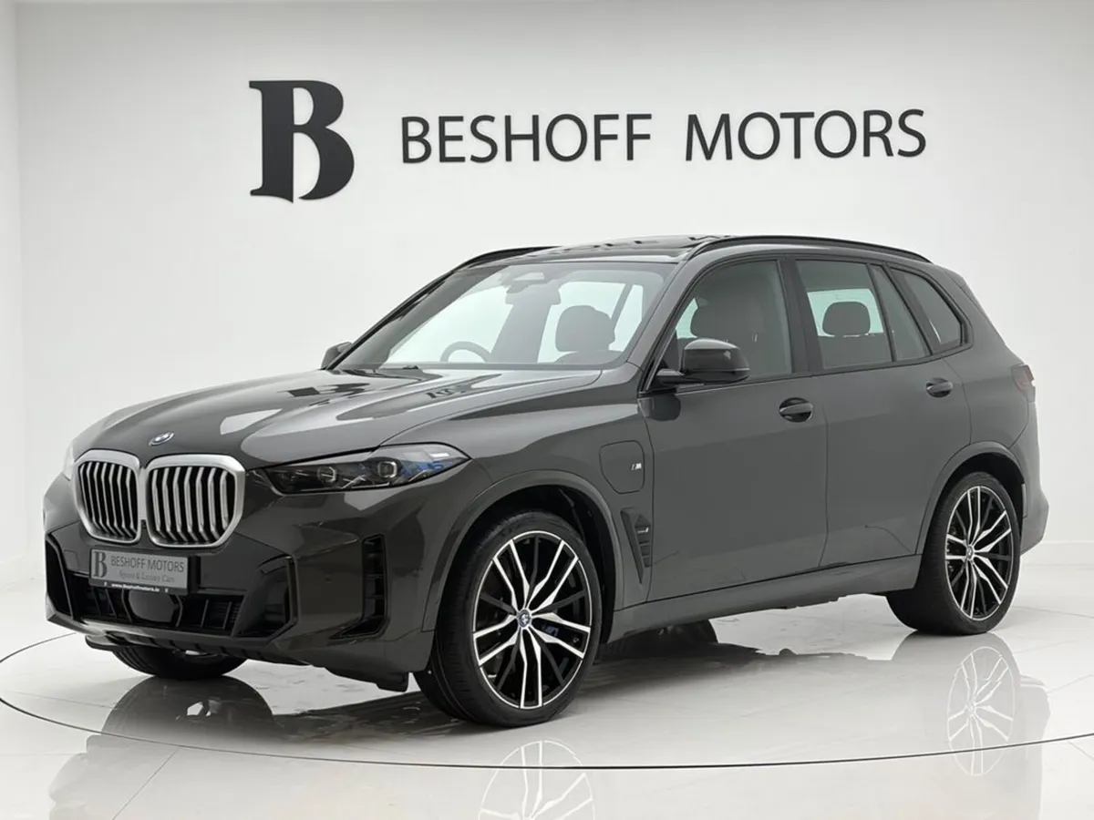 BMW X5 50e M-SPORT=PAN ROOF//LOW MILES//D REG=FULL - Image 1