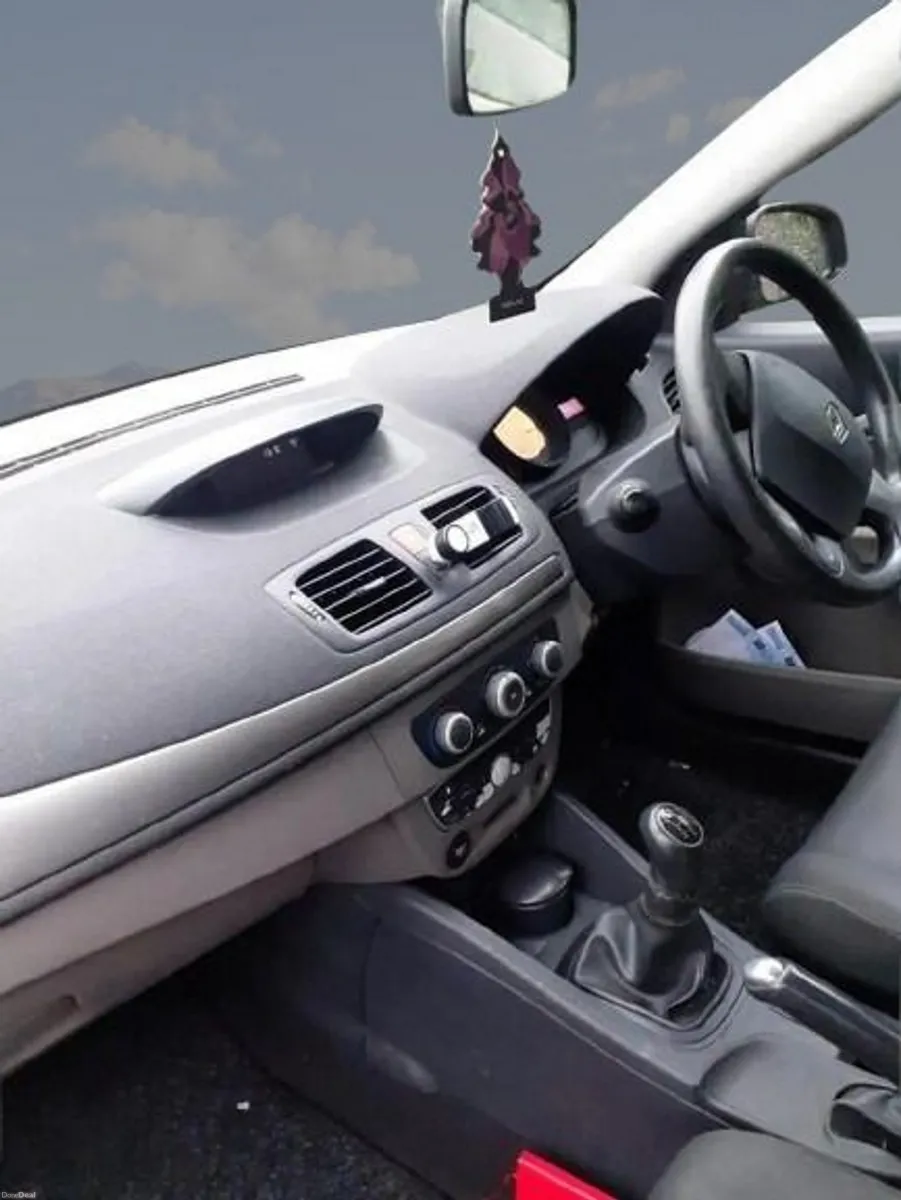 Moving out sale - 2010 Renault Megane - Image 3