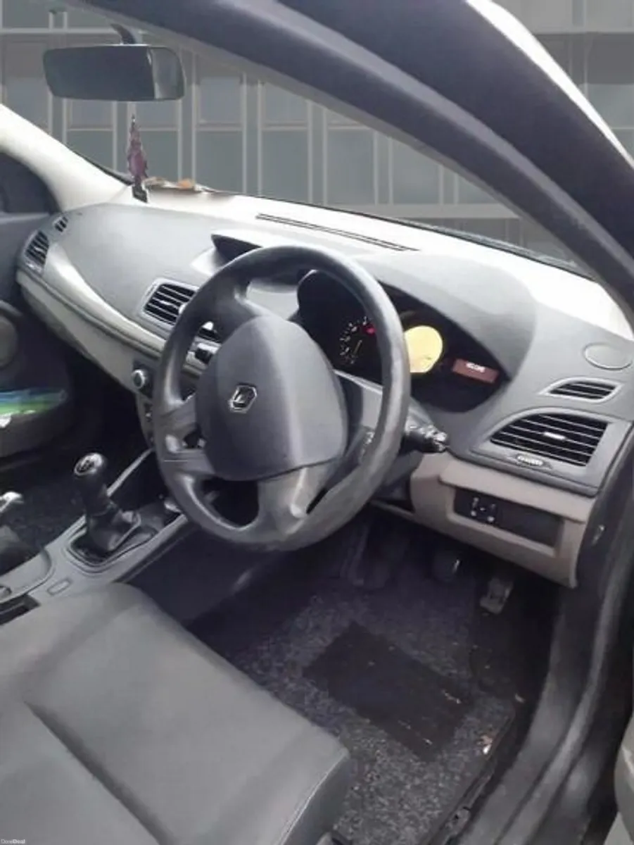Moving out sale - 2010 Renault Megane - Image 4