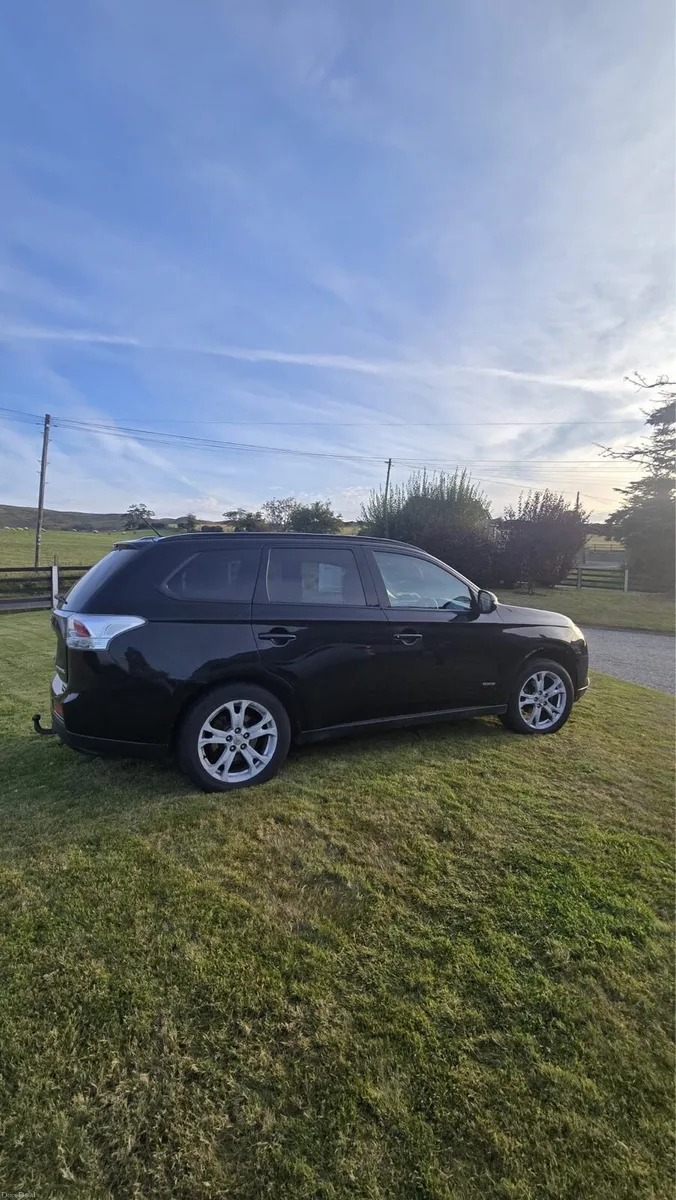 Mitsubishi Outlander 7 seater - Image 1