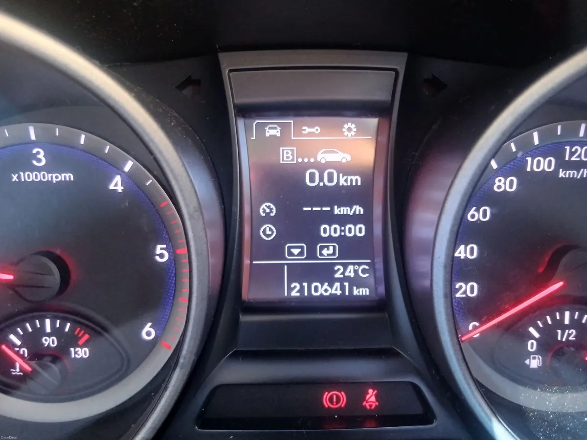 Hyundai Santa Fe 2014 7 seats - Image 3