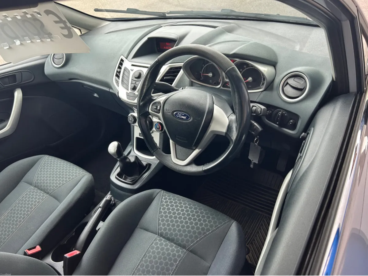Ford Fiesta TITANIUM 1.25 60PS 5DR - Image 6