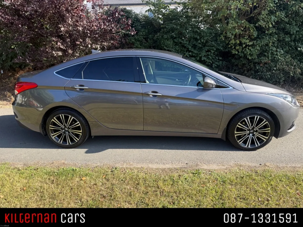 Hyundai i40 EXECUTIVE 5DR - Image 2