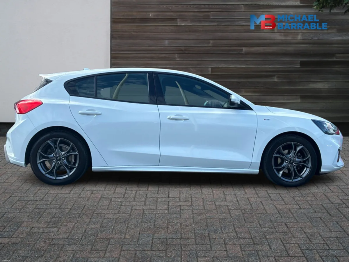 Ford Focus ST-LINE 1.0 ECOBOOST 125 125PS 4DR - Image 4