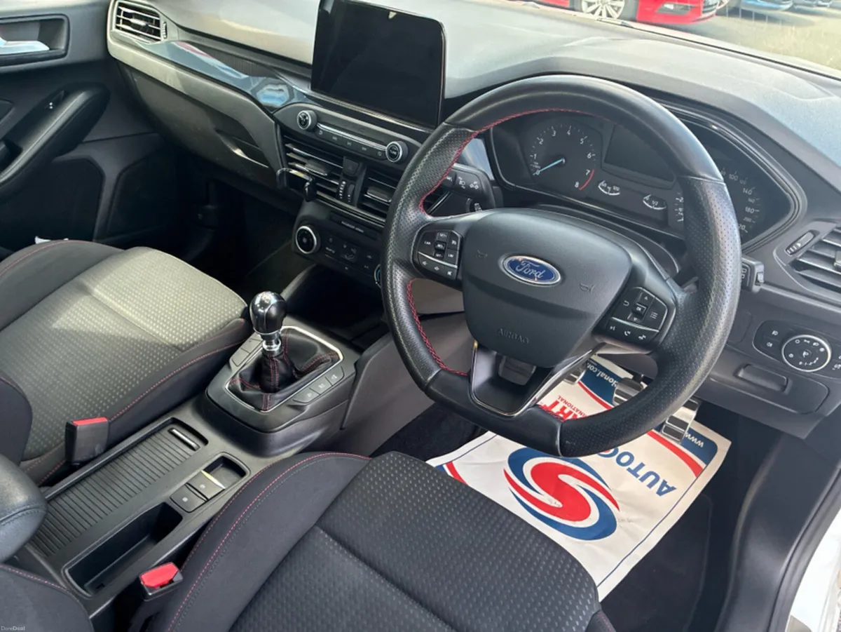 Ford Focus ST-LINE 1.0 ECOBOOST 125 125PS 4DR - Image 6