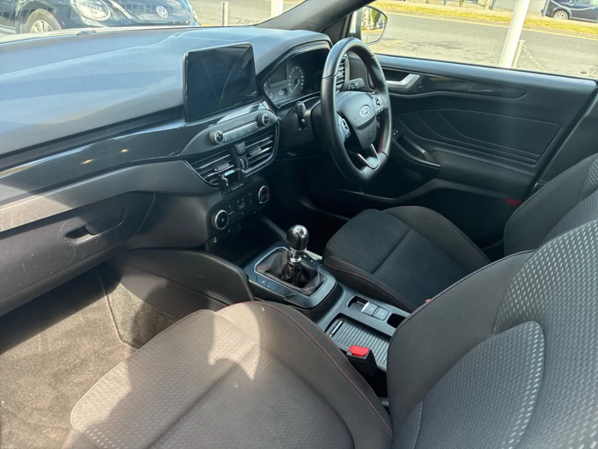 Ford Focus ST-LINE 1.0 ECOBOOST 125 125PS 4DR - Image 2