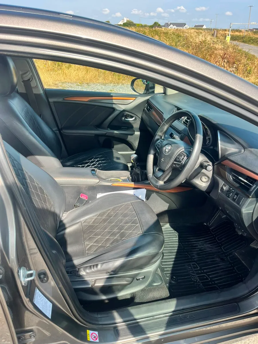 Toyota avensis estate - Image 2