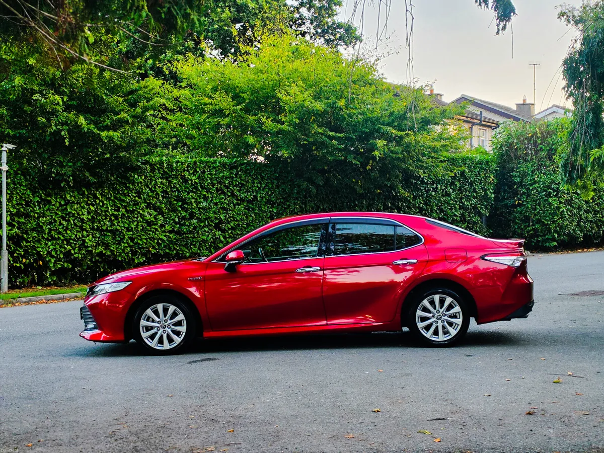 2018 Toyota Camry 2.5 Petrol Hybrid Auto G Package - Image 2