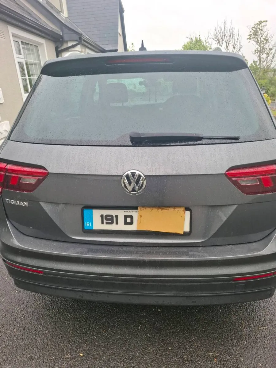 V  W Tiguan - Image 3
