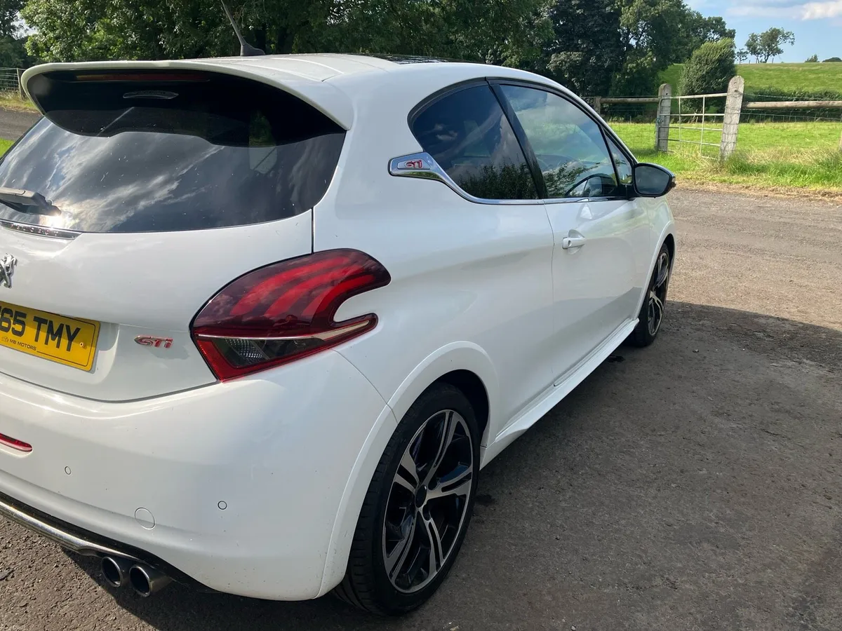Peugeot 208 gti - Image 3