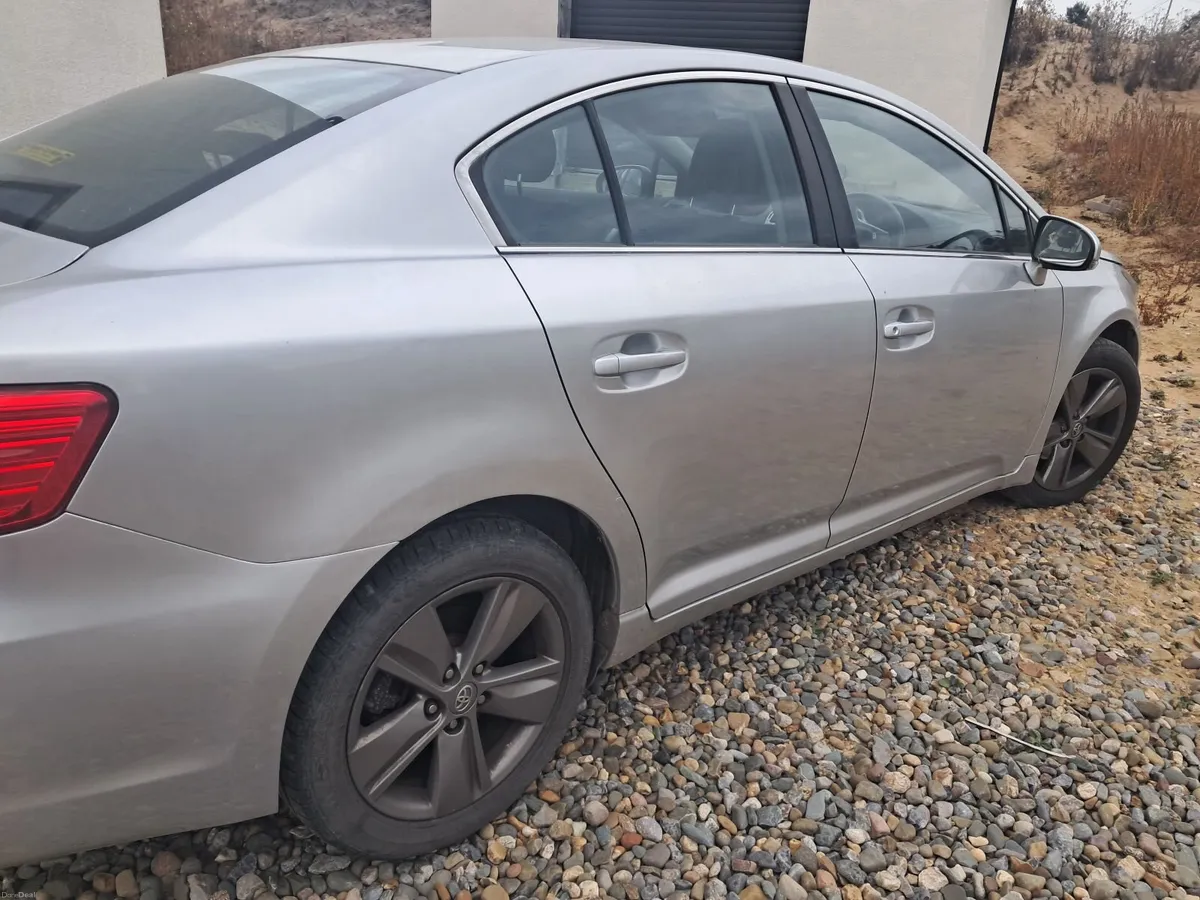 Toyota Avensis 2014 - Image 2