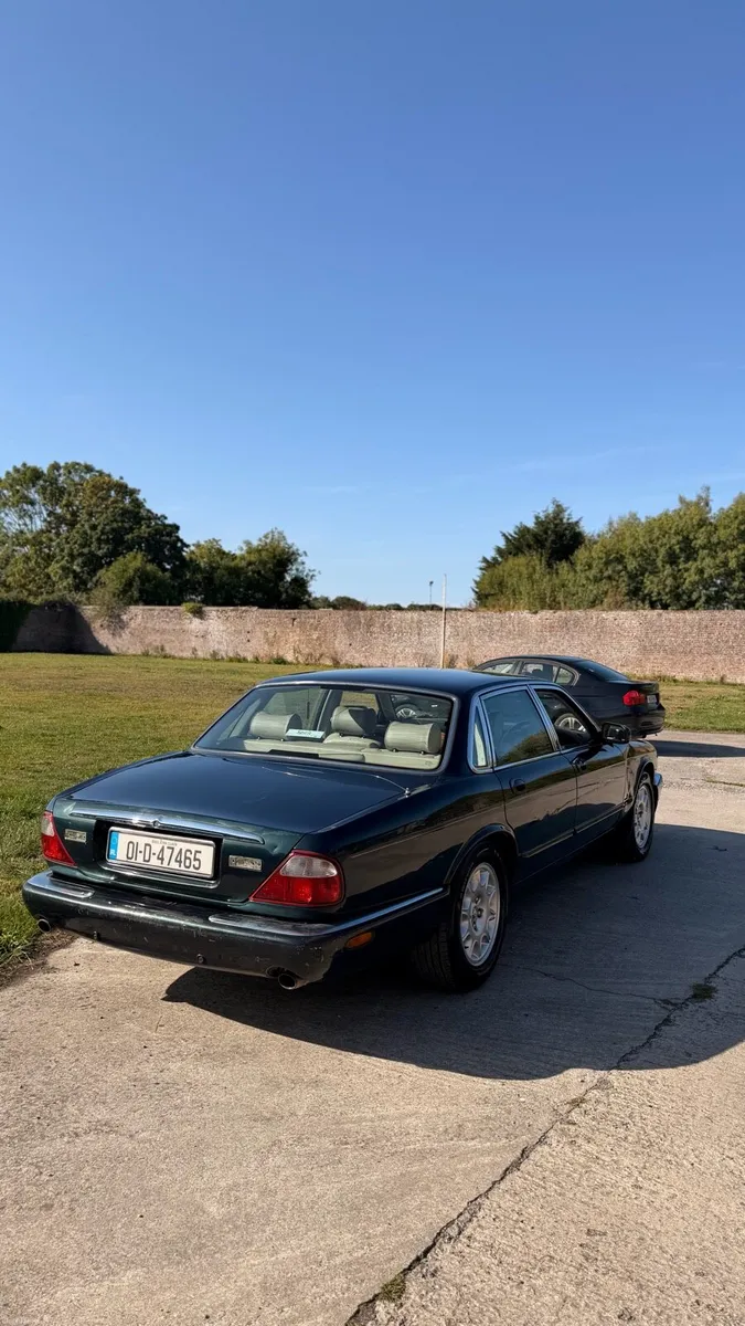 Jaguar XJ8 - Image 2