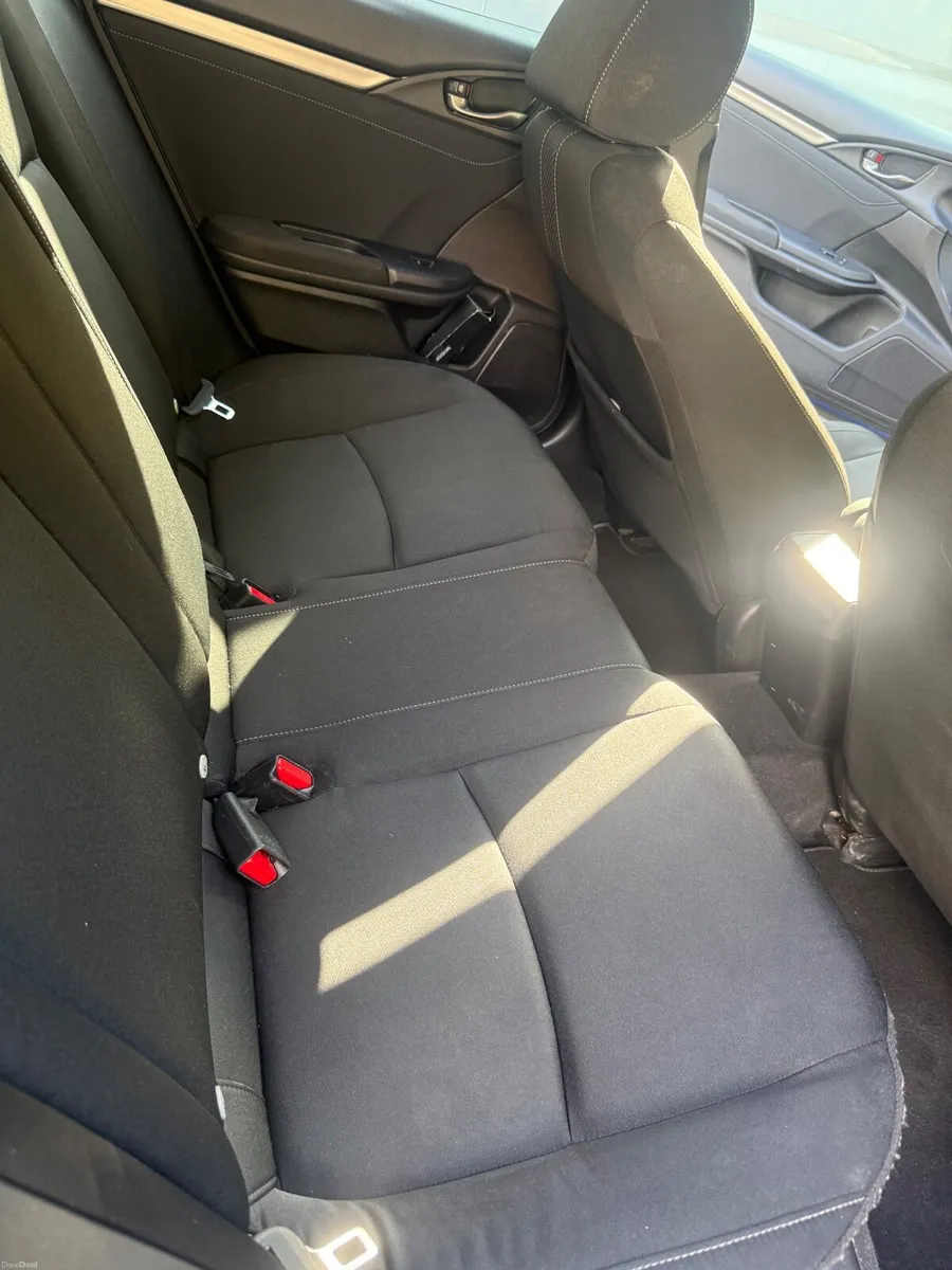 Honda Civic 2018 - Image 3