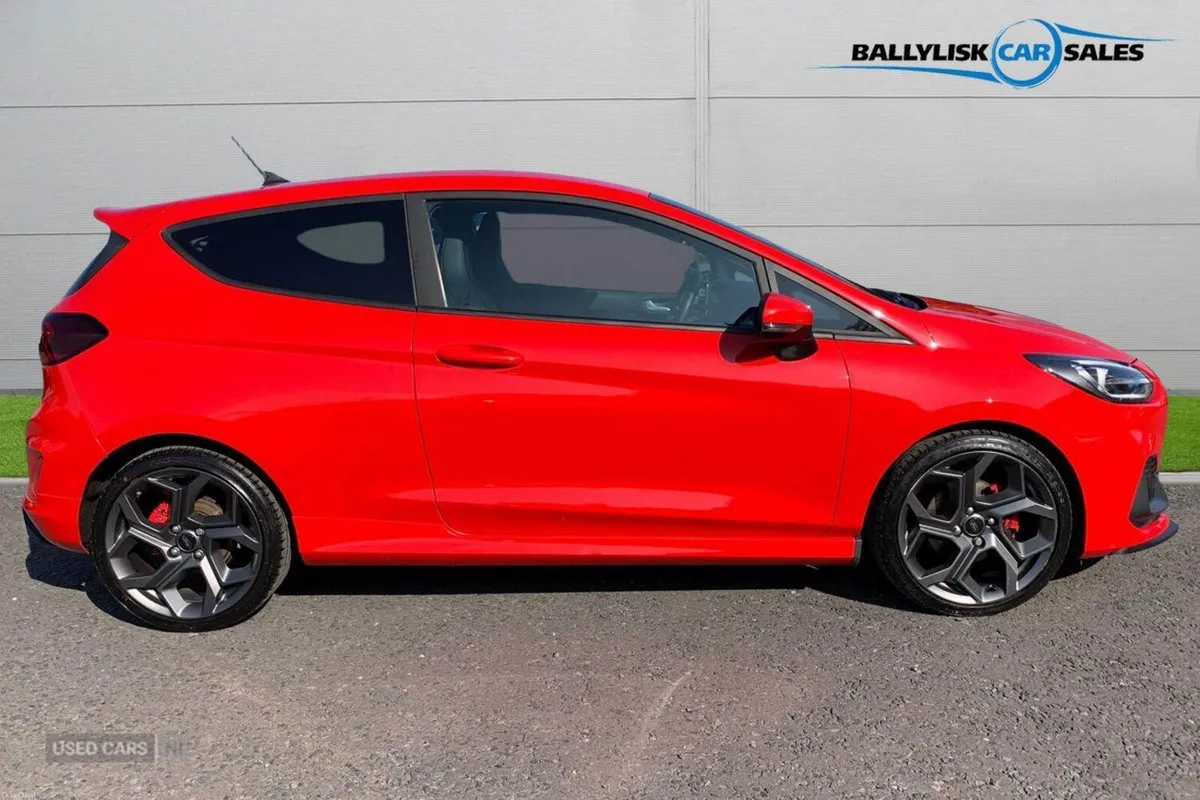 Ford Fiesta 1.5T EcoBoost 200PS ST-3 in Race Red w - Image 3