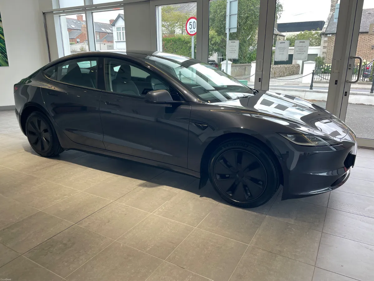 Tesla Model 3 2026 - Image 1