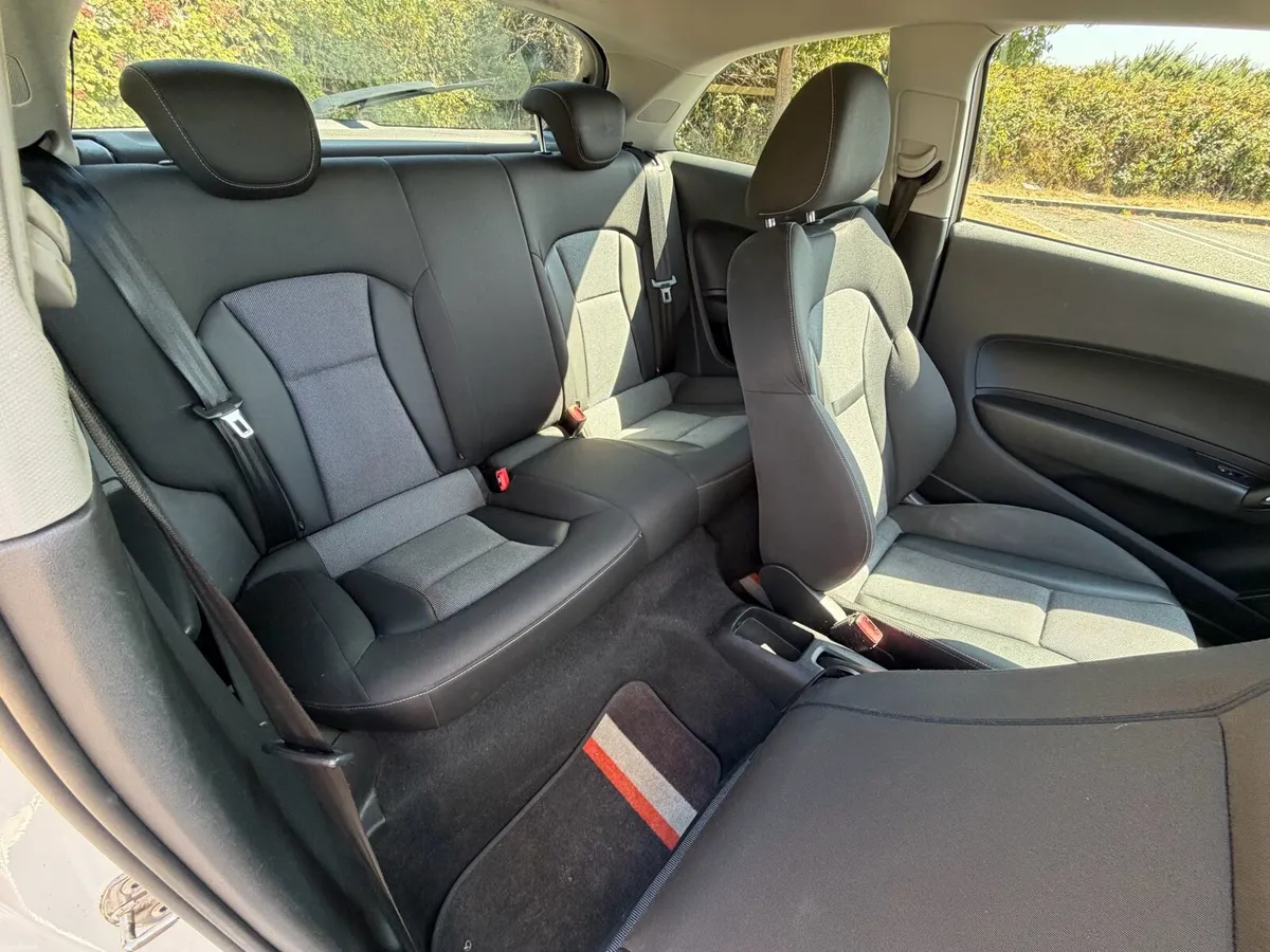 152 AUDI A1 TDI SE 3DR - Image 6