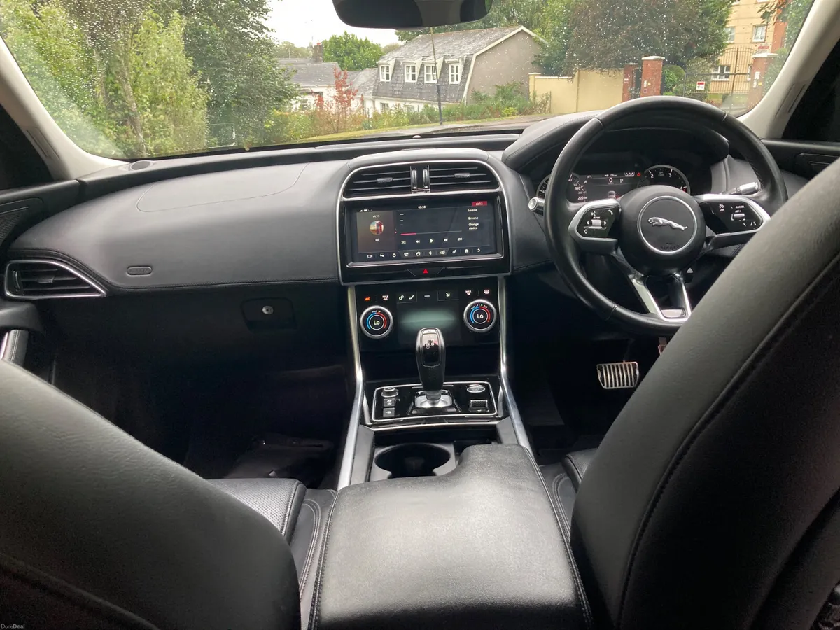 2020  Jaguar XE 2.0 Diesel Checkered Flag Auto - Image 6