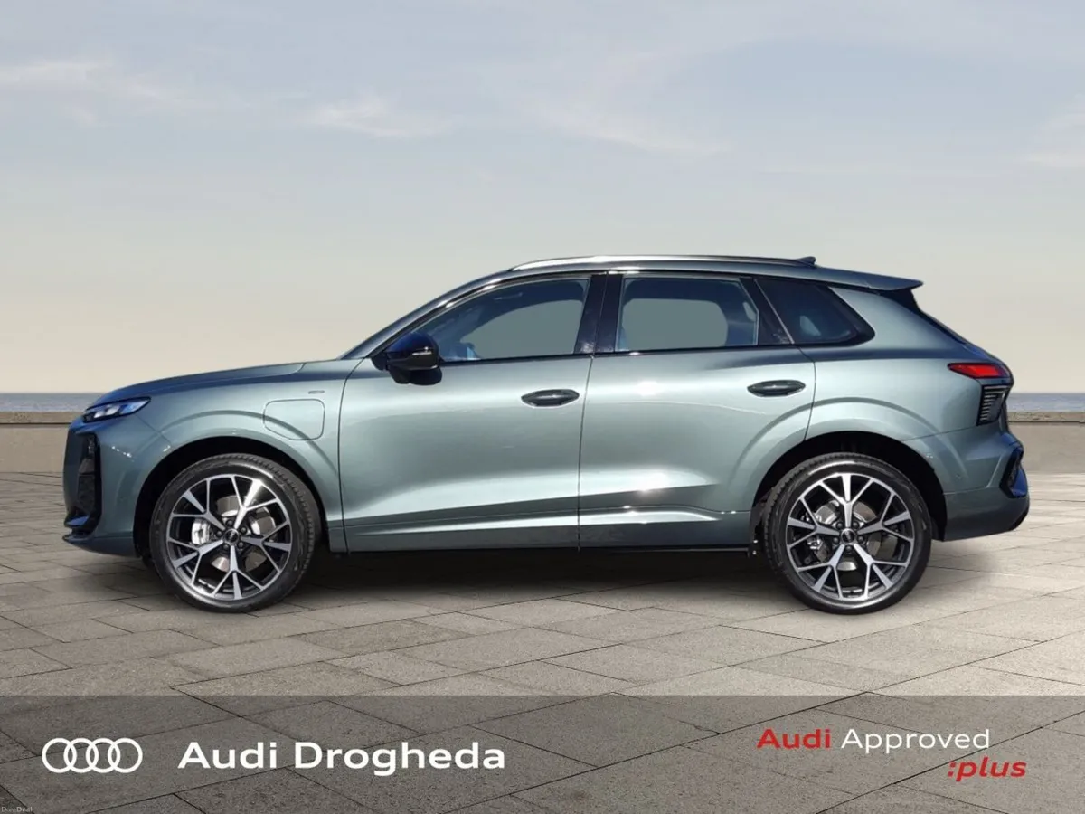 Audi Q3 E-HYBRID 270 HP S LINE - Image 4