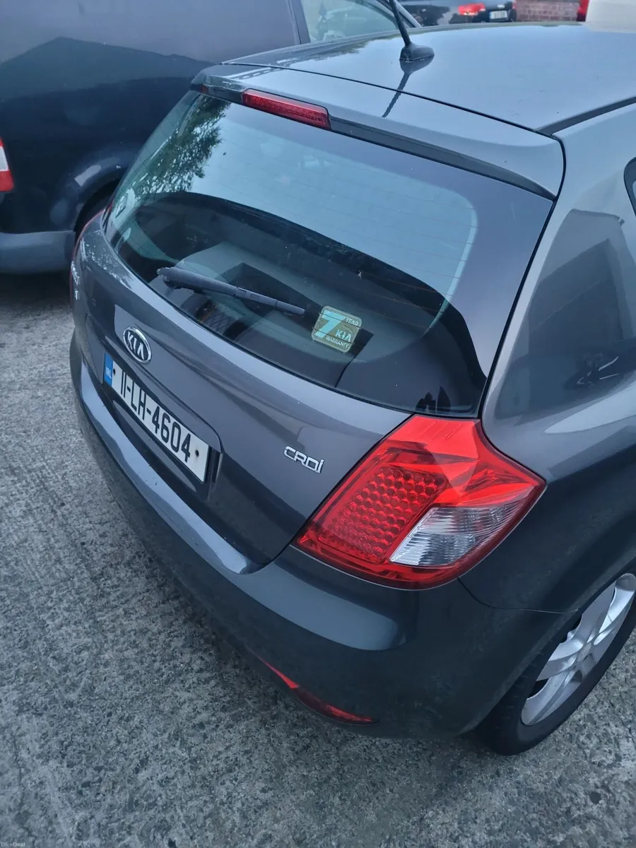 Kia Ceed 2011 - Image 2