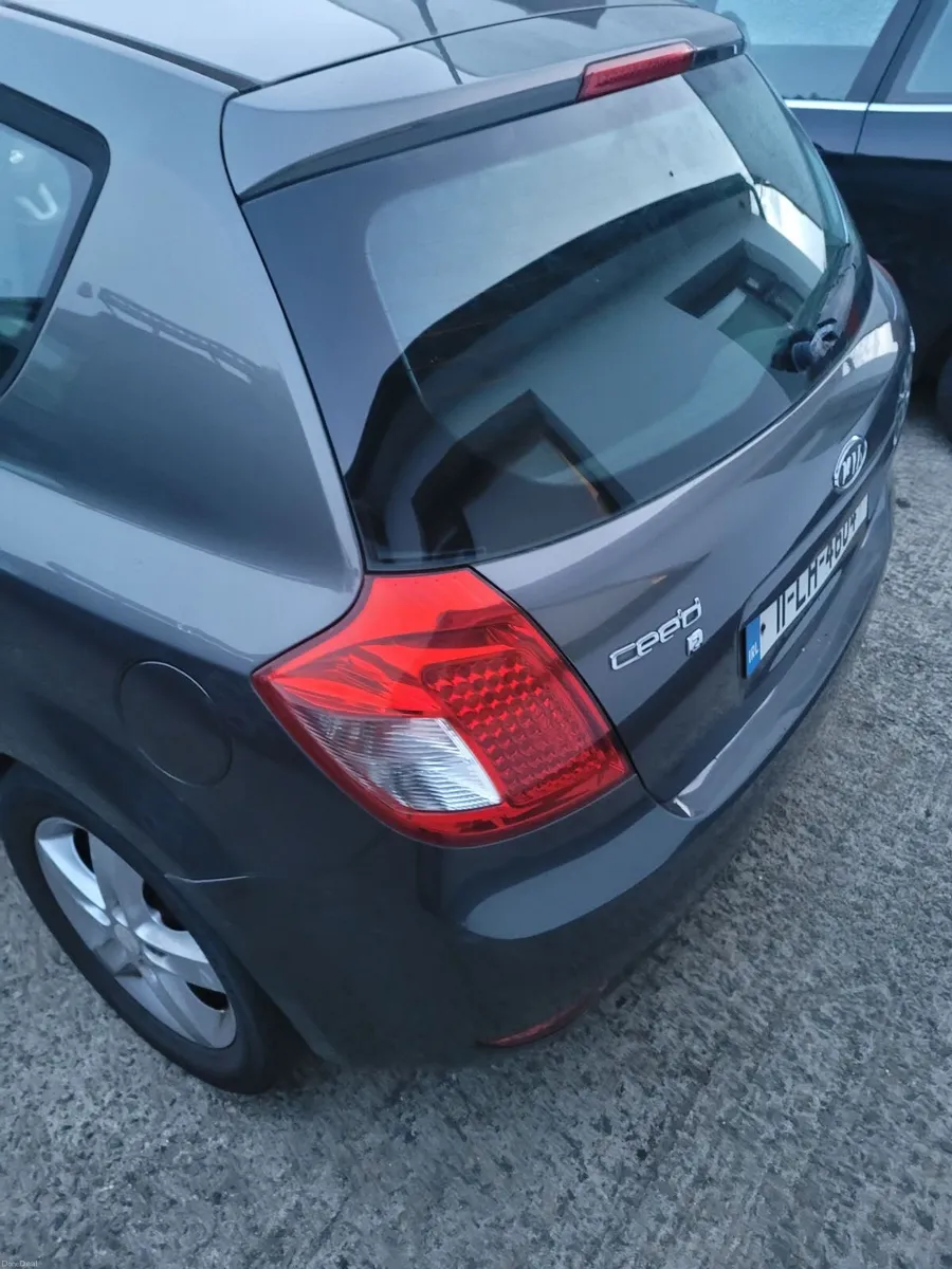 Kia Ceed 2011 - Image 4