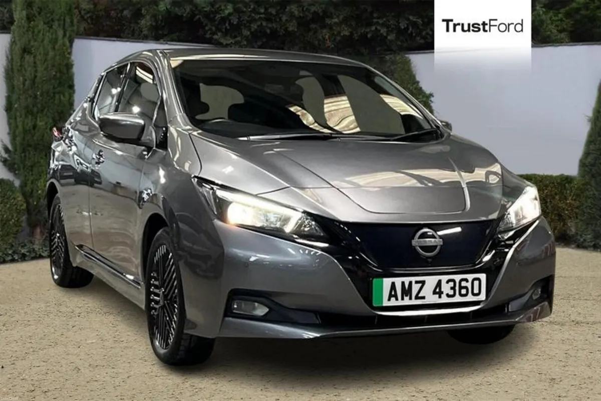 Nissan Leaf 110kW N-Connecta 39kWh 5dr Auto - Image 1
