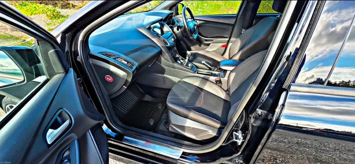 Ford Focus St Line  2018 - Image 2