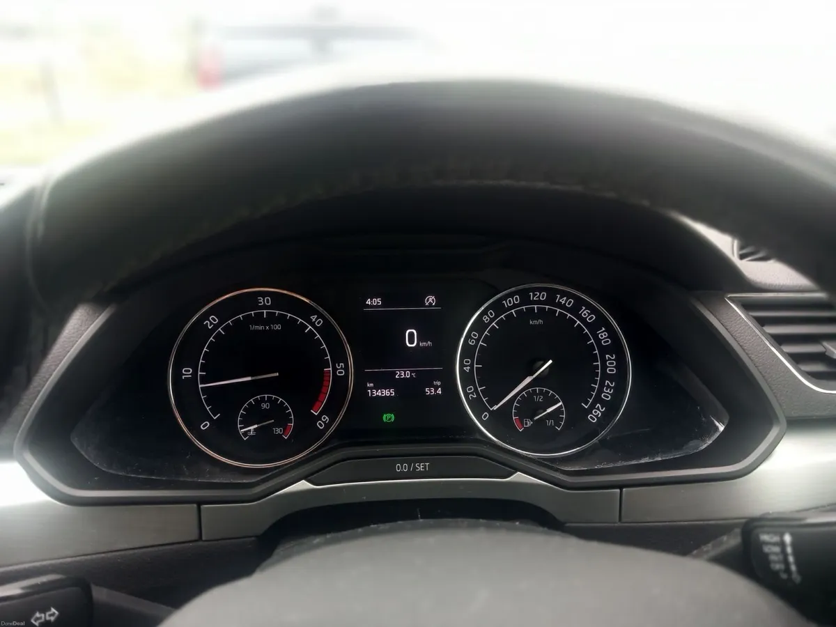 Skoda Superb 2017 - Image 2