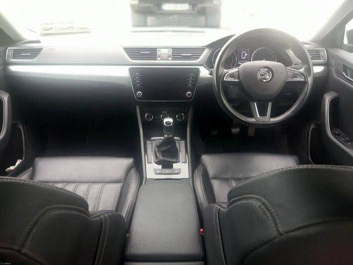 Skoda Superb 2017 - Image 5