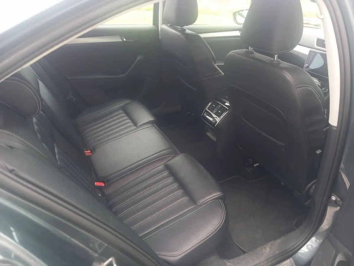 Skoda Superb 2017 - Image 4