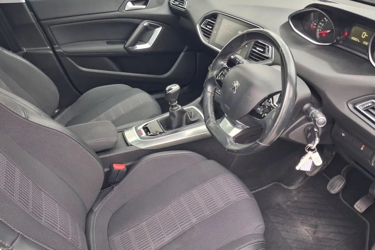 Peugeot 308 Allure 1.5 Blue HDi Diesel 130bhp - Image 5