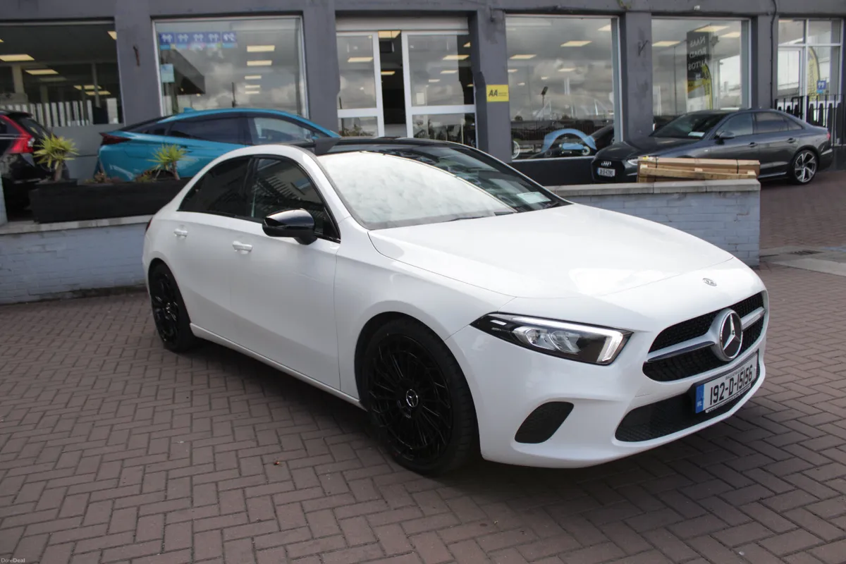 SPORTLINE EDITION A180D AUTO SALOON //  2 OWNERS W - Image 1