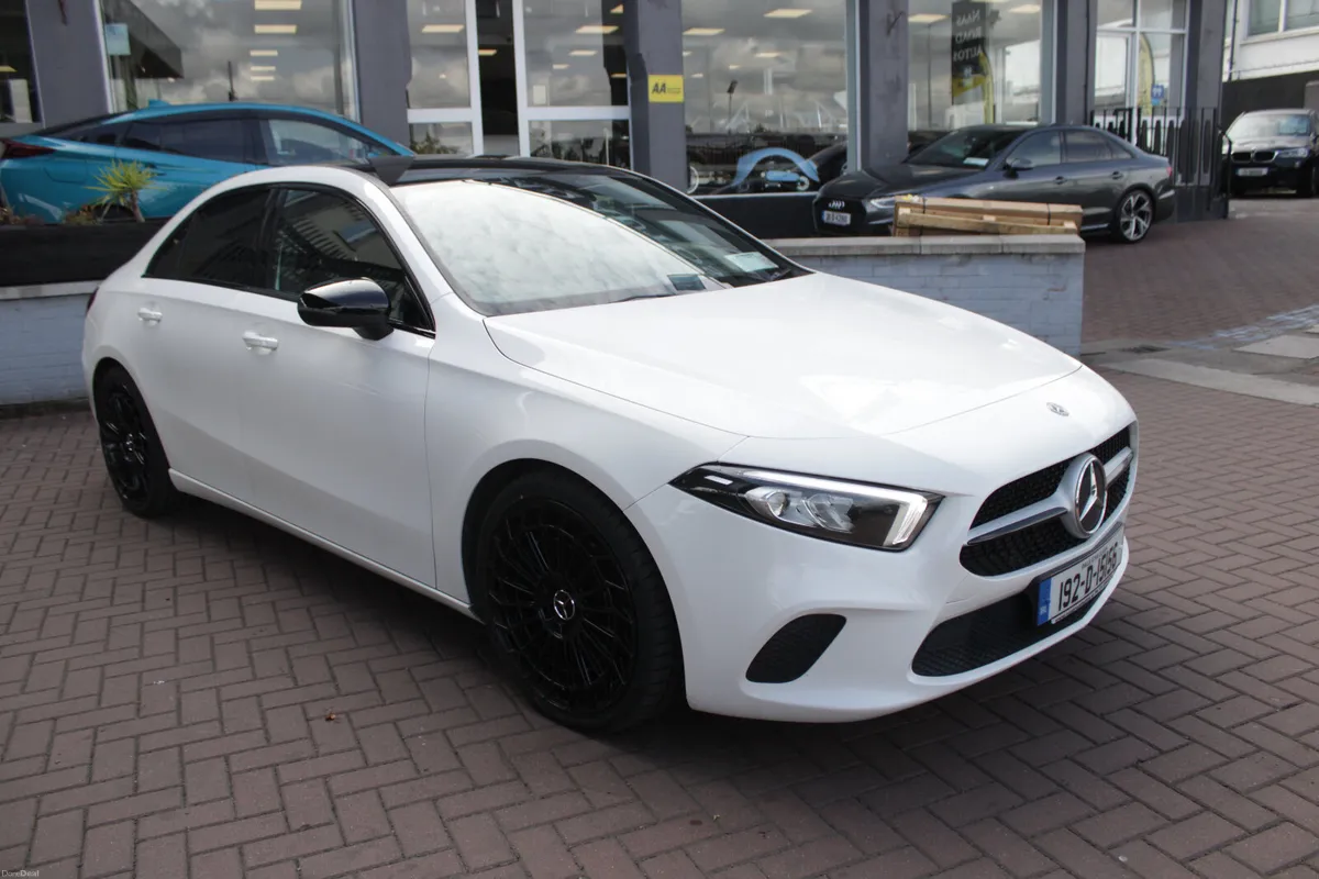 SPORTLINE EDITION A180D AUTO SALOON //  2 OWNERS W - Image 2