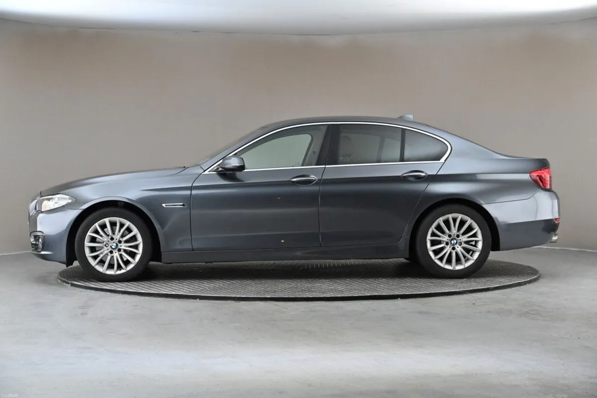BMW 5-Series 518D LUXURY **BEIGE LEATHER** - Image 5