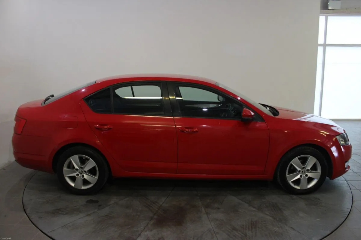 Skoda Octavia 1.6 TDI CR 105BHP DSG Ambition - TEN - Image 3