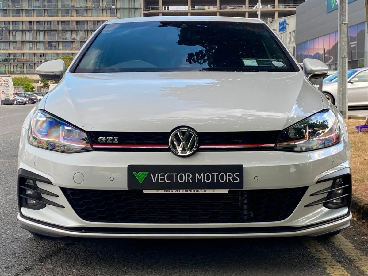 Volkswagen Golf GTI PERFORMANCE 2.0 TSI AUTO 5DR N - Image 3