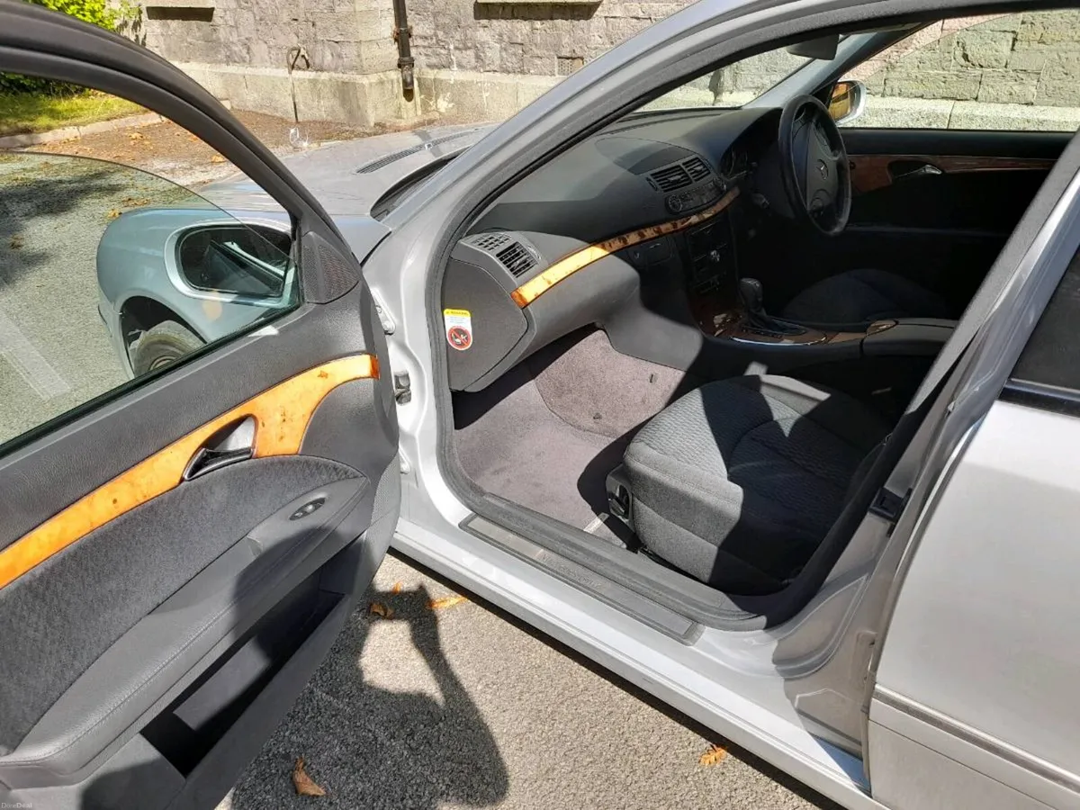 Mercedes e200 - Image 3