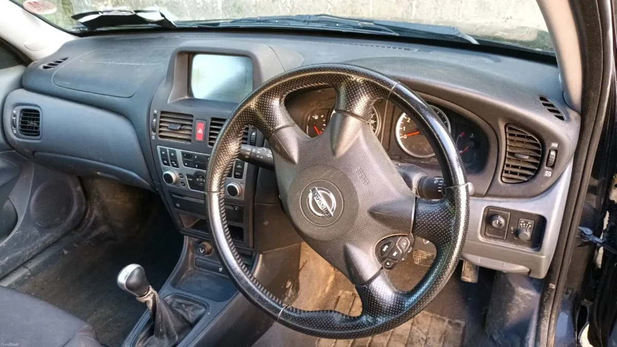 Nissan almera - Image 6