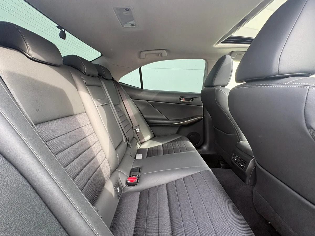 LEXUS IS - Image 5