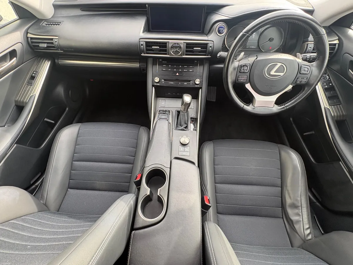 LEXUS IS - Image 6