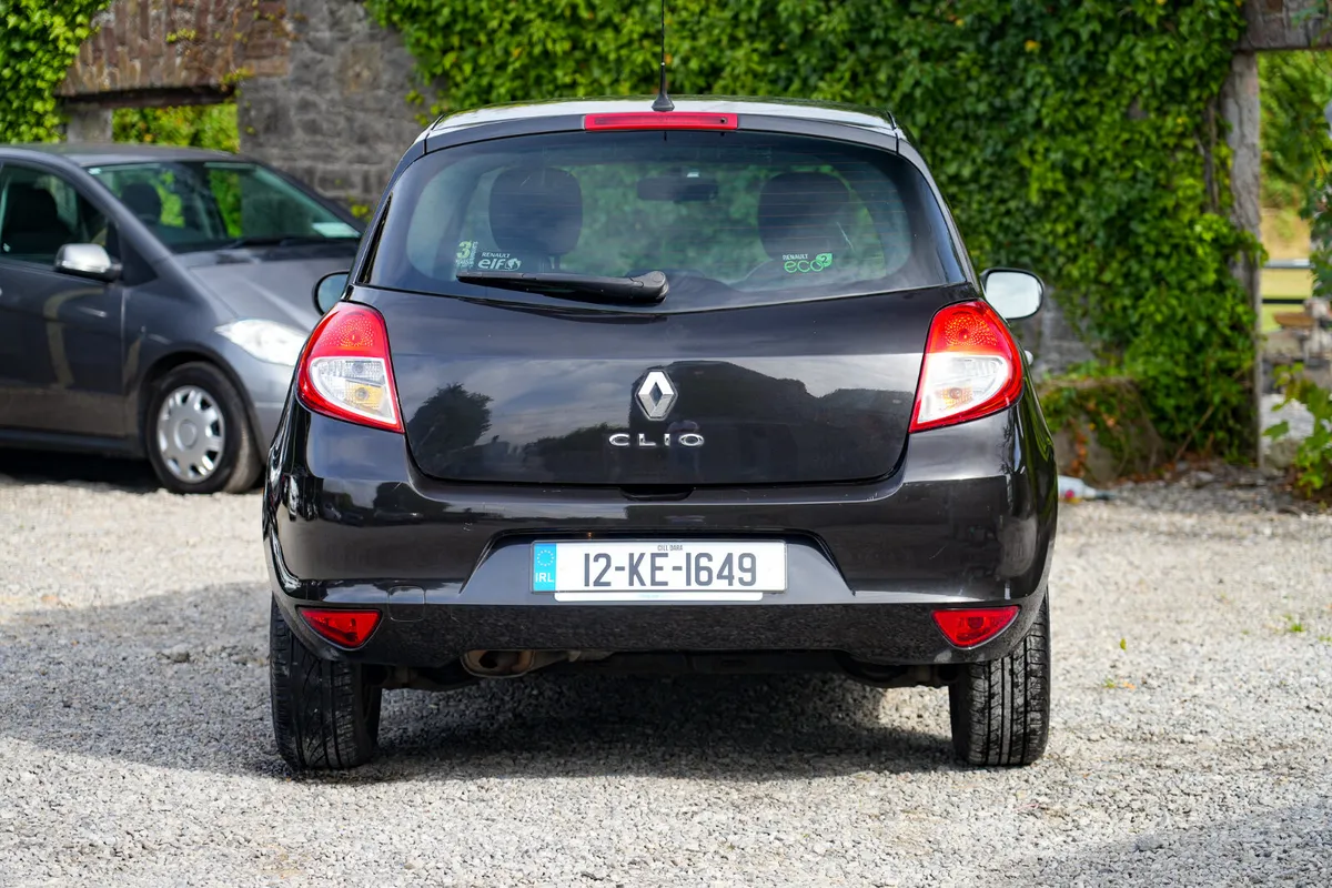 2012 Renault Clio 11. Petrol Manual - Image 5