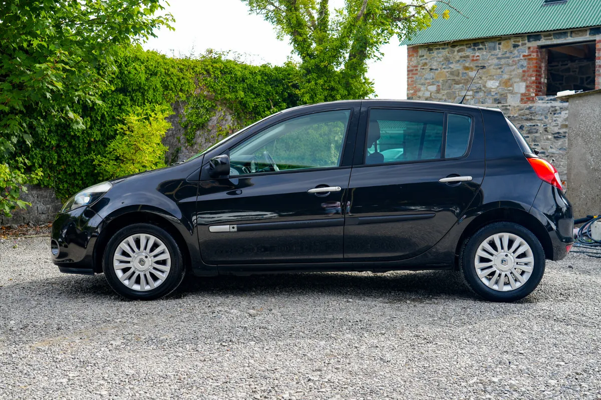 2012 Renault Clio 11. Petrol Manual - Image 6