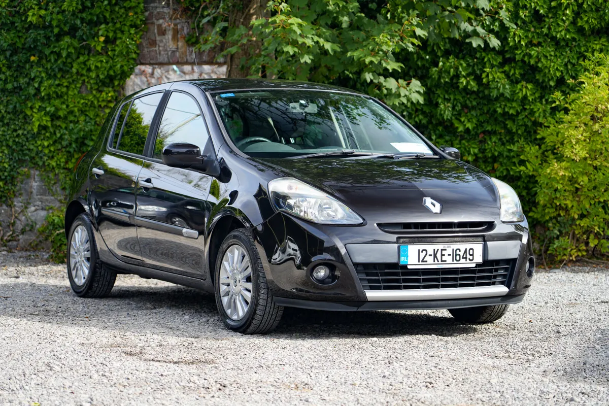 2012 Renault Clio 11. Petrol Manual - Image 1