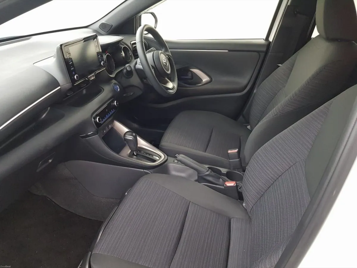Toyota Yaris 1.5 5Dr Luna Auto - Image 4