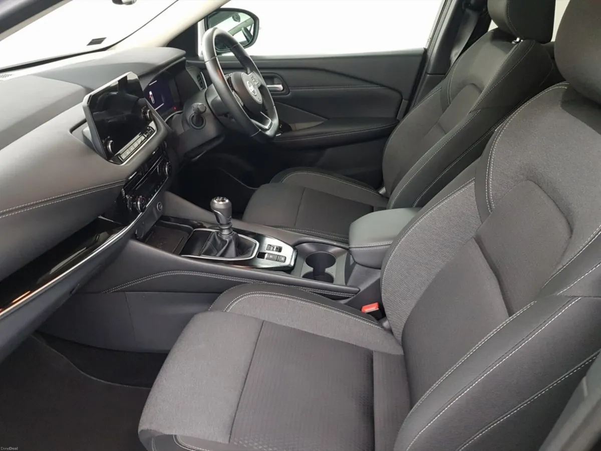 Nissan Qashqai 1.3 PET MILD HYBRID SV PREMIUM - Image 4