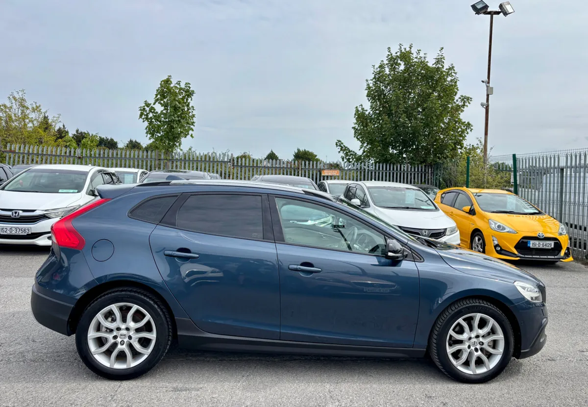 VOLVO V40 2017 2.0, DIESEL D4 CROSS COUNTRY - Image 4