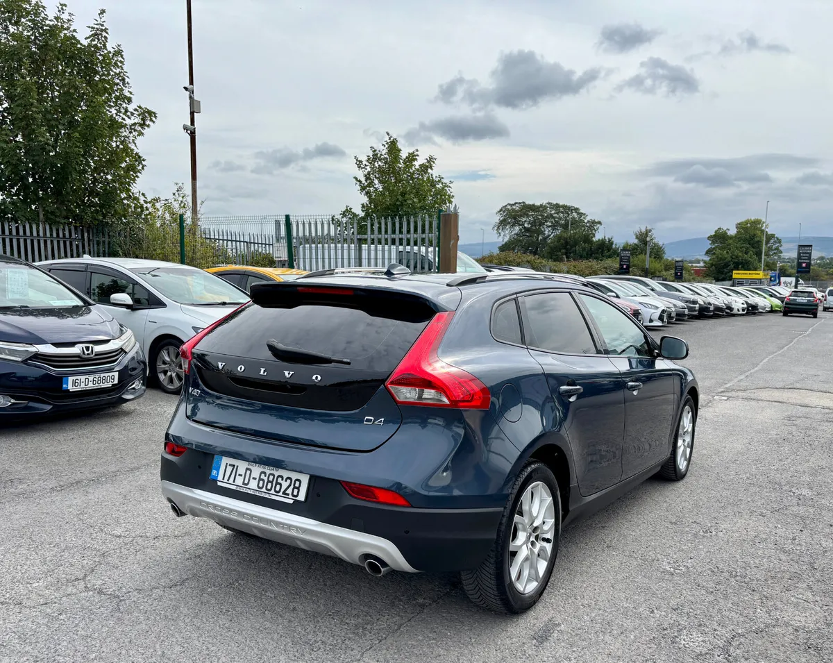 VOLVO V40 2017 2.0, DIESEL D4 CROSS COUNTRY - Image 6