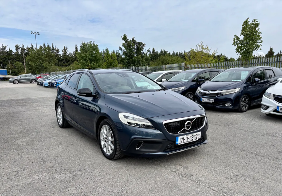 VOLVO V40 2017 2.0, DIESEL D4 CROSS COUNTRY - Image 3