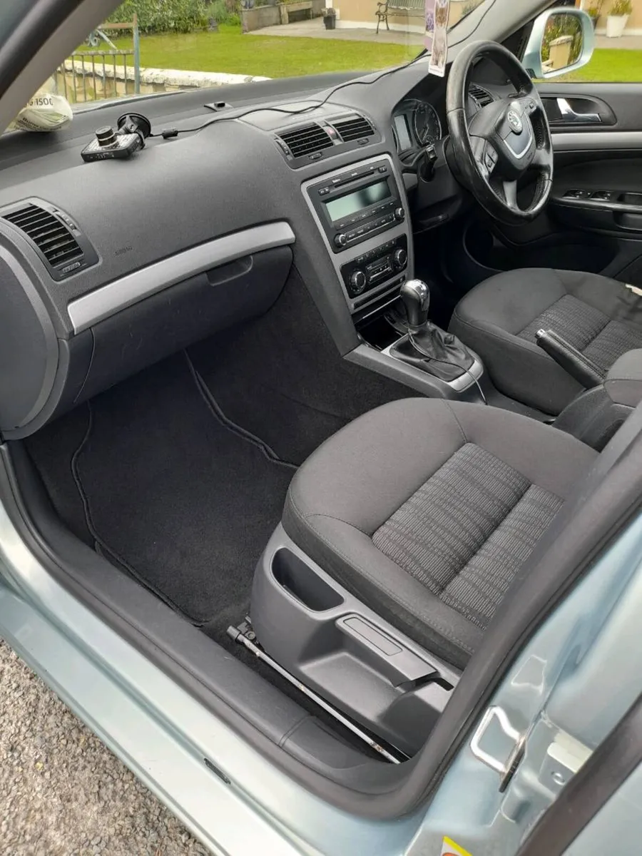 Car - Image 4