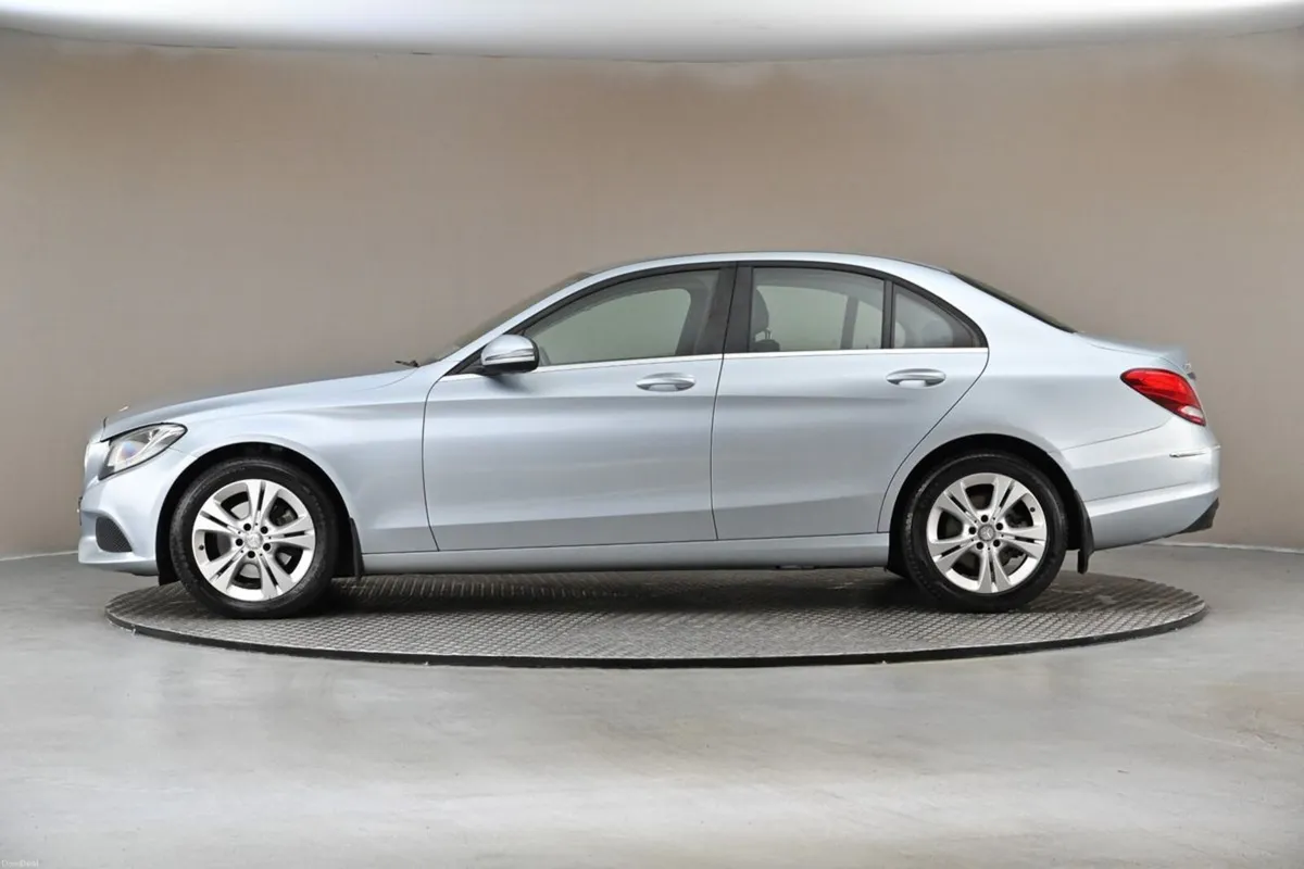 Mercedes-Benz C-Class C 220 D SALOON - Image 5
