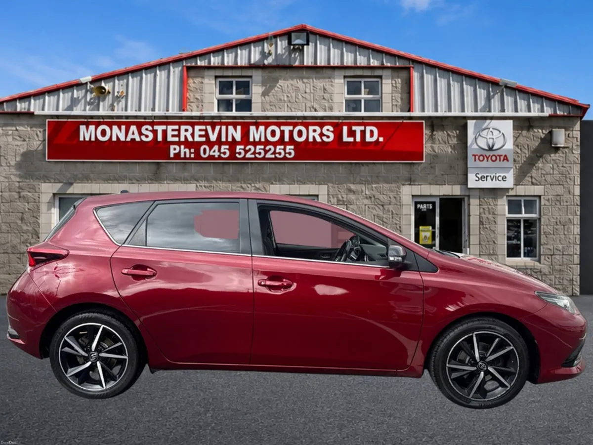 Toyota Auris 1.2T LUNA SPORT 4DR - Image 3